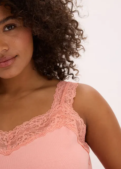 Shortama met sierlijk kant, bonprix