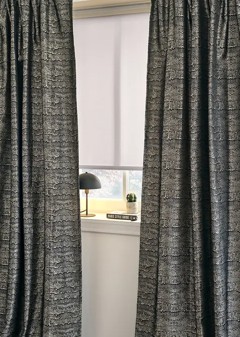 Verduisterend rolgordijn met lichte glans, bonprix