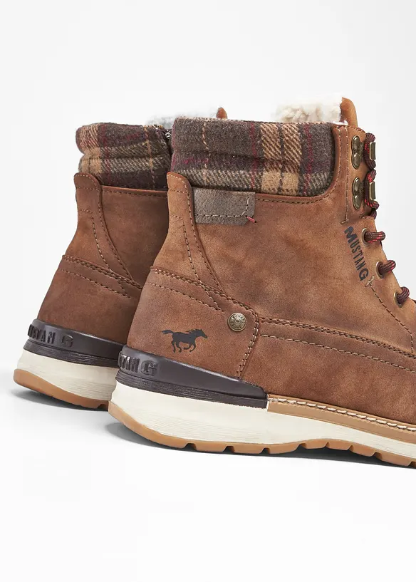 Boots van Mustang, Mustang