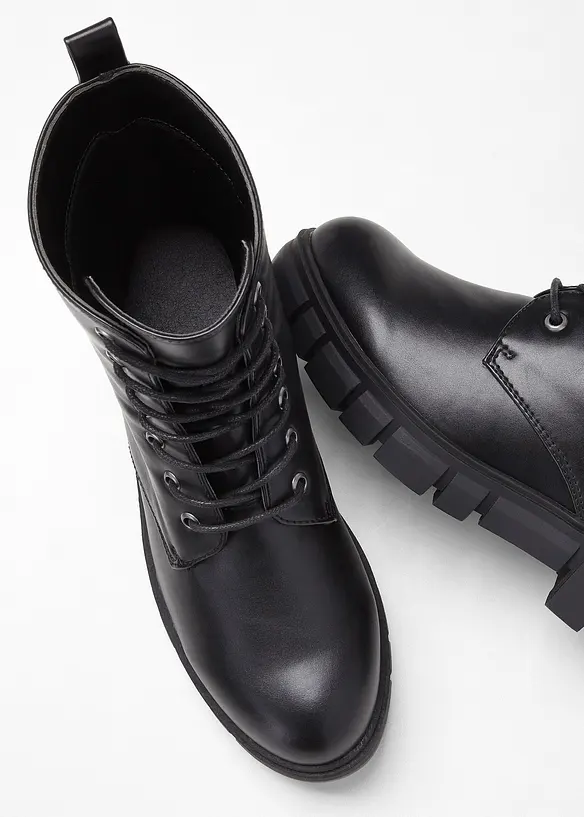 Veterboots met profielzool, bonprix