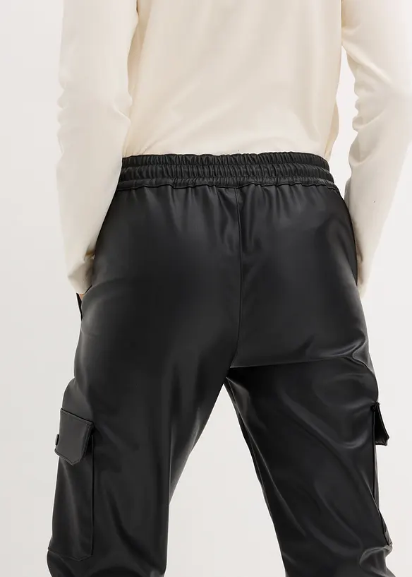 Imitatieleren cargo broek, bonprix