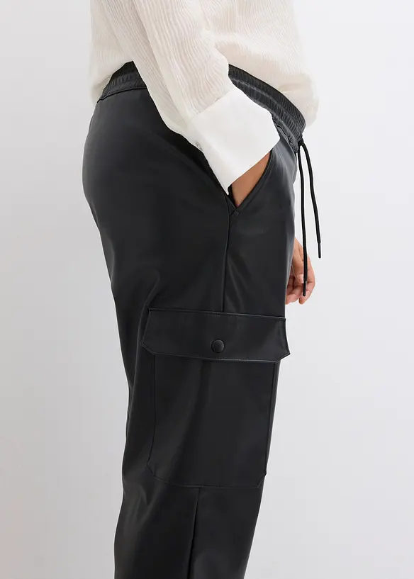 Imitatieleren cargo broek, bonprix