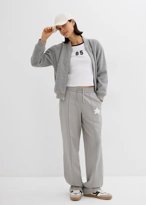 Sweatpants met wijde pijpen met ster van puur biologisch katoen., bonprix
