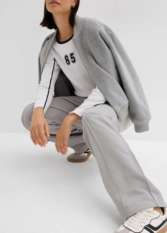 Sweatpants met wijde pijpen met ster van puur biologisch katoen., bonprix
