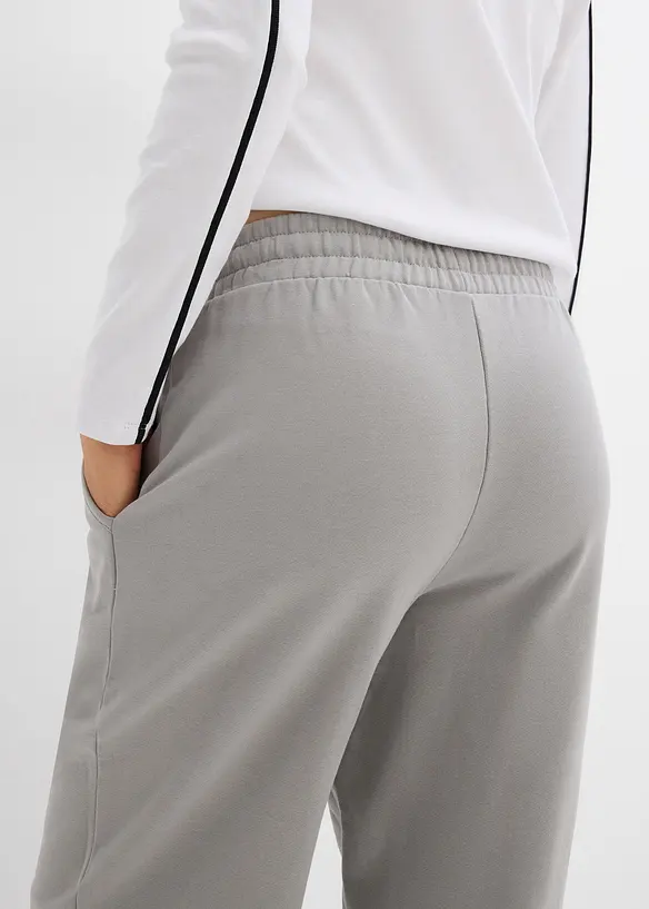 Sweatpants met wijde pijpen met ster van puur biologisch katoen., bonprix