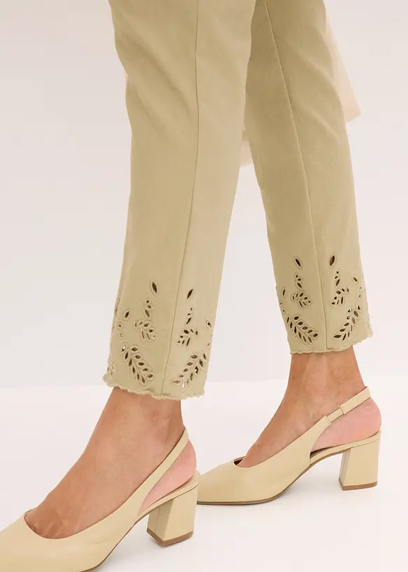 Stretch broek met broderie anglaise, bonprix