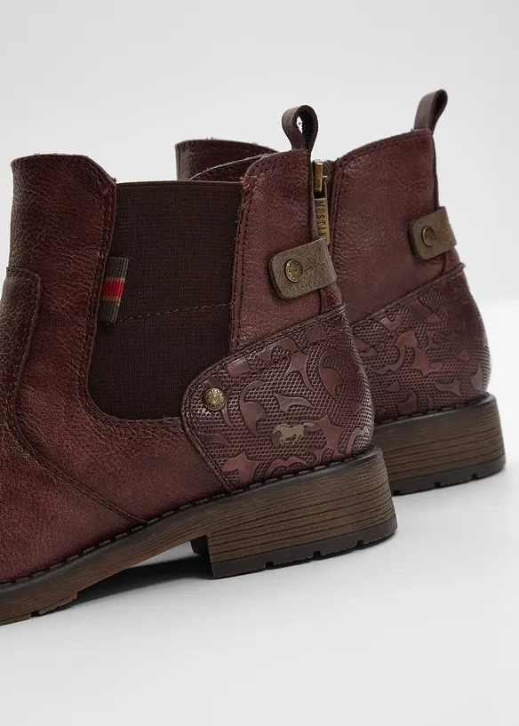 Boots van Mustang, Mustang