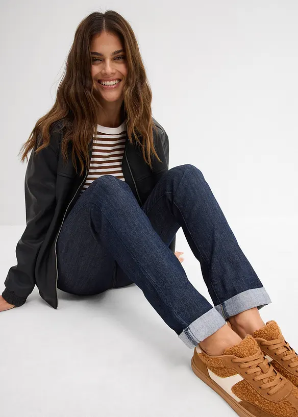 Stretch jeans mid waist, straight, bonprix