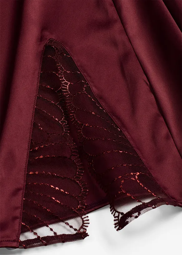 Slipdress met elegant borduursel, bonprix