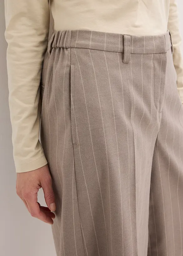 Bermuda met bandplooien, krijtstreep, bonprix